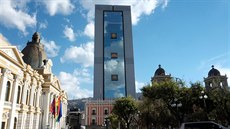 Prezidentský palác La Casa Grande del Pueblo se tyí nad historickým centrem...