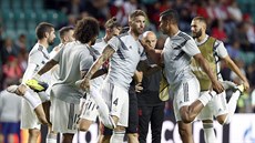 Fotbalisté Realu Madrid se protahují před zápasem o Superpohár.