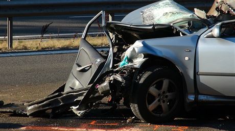 Osobní auto se srazilo na dálnici D5 nedaleko Berouna s konm. idi zemel,...