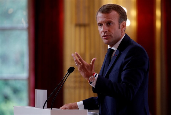 Francouzský prezident Emmanuel Macron vystoupil kadoroní konference...