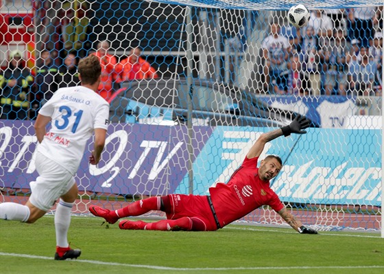 Fotbalisté Baníku Ostrava kynou fanoukm (ilustraní snímek).