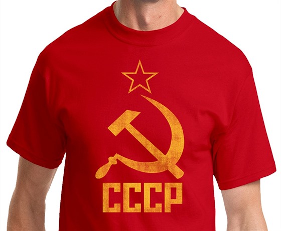 Pipomínka totalitního reimu SSSR na trikách z amerického Wallmartu.