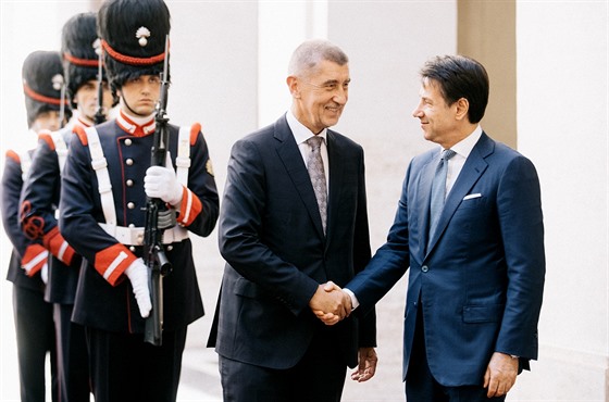 Premiér Andrej Babi se v ím seel s italským protjkem Giuseppem Contem,...