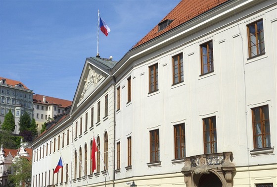 Budova Snmovny v Praze na Malé Stran ve Snmovní ulici