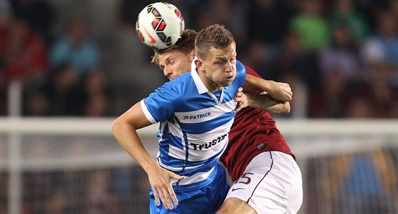 Tomá Necid v dresu PEC Zwolle v srpnu 2014 v utkání play off o postup do...