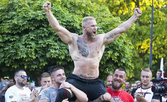 V Perov se utkali siláci v klání World's Ultimate Strongman Championship do...