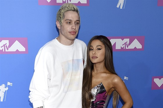 Pete Davidson a Ariana Grande na MTV Video Music Awards (New York, 20. srpna...