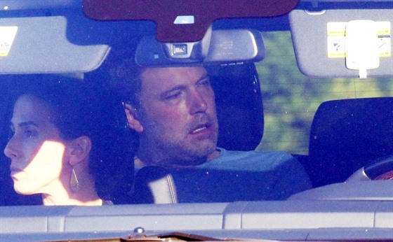 Ben Affleck na cest do léebny (Los Angeles, 22. srpna 2018)