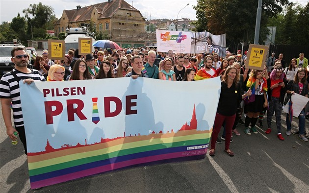 Druhý roník akce Pilsen Pride vyvrcholil v sobotu Duhovým prvodem z Mlýnské...