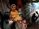 Rohingové v bangladéském uprchlickém táboe  Kutupalong, kde ijí po útku z...