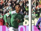 Theodor Gebre Selassie z Werderu Brémy vstelil vyrovnávací gól do sít...