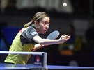Japonská stolní tenistka Kasumi Iikawaová podává ve finále dvouhry na World...