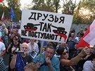 Demonstranti před ruskou ambasádou připomněli výročí okupace a protestovali...
