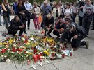 Lidé zapalují svíčky za zavražděného Němce v Chemnitzu (27.8.2018)