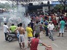 Brazilci pálí vci venezuelských imigrant a blokují silnici u hranic v...