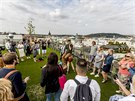 Jako na louce, stechu Paláce Lucerna zakryl umlý trávník. (28.08.2018)