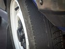 Maluchem na Nordkapp - sjeté pneumatiky byly první problém, který musel pár na...