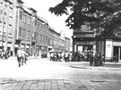 Fronty u obchod v Hradci Králové v srpnu 1968.