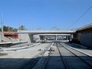 Pestavba elezniních most a silnice pod nimi u hlavního vlakového nádraí v...