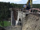 Stavbai se pustili do pln rekonstrukce 118 let starho elezninho mostu...