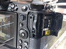 Plnoformátová bezzrcadlovka Nikon Z7 má jen jeden slot pro SD kartu.