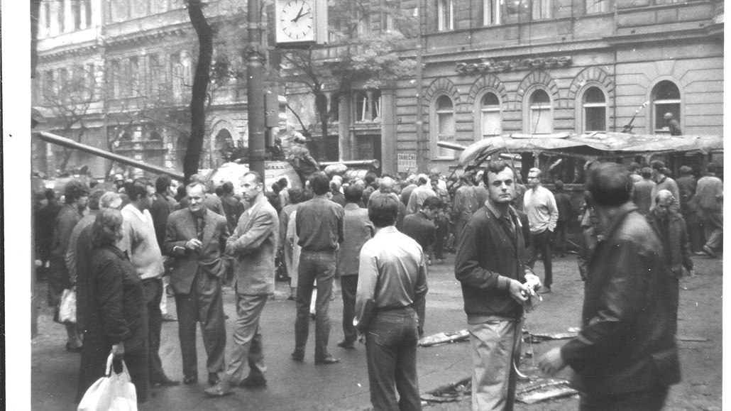 Ivo Hudec ve Vinohradské ulice, 22. srpen 1968.