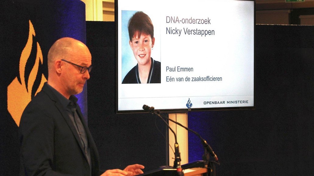 Nizozemský policejní velitel Joep Pattijn mluví na tiskové konferenci o dal�ím...