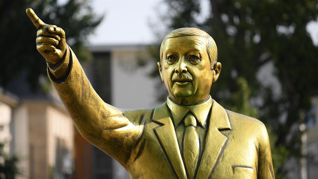 V německém Wiesbadenu se objevila socha tureckého prezidenta Recepa Tayyipa...
