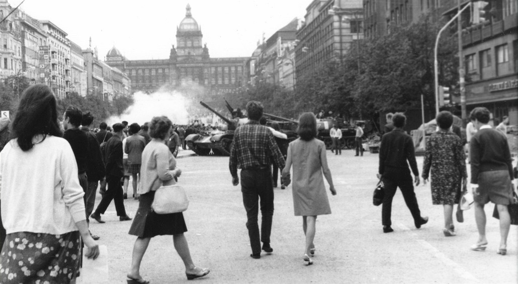 Václavské nám�stí v prvních dnech okupace (srpen 1968)