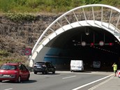 Lochkovský tunel uzav�ela nehoda kamionu a osobního auta (20.8.2018)