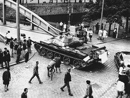 Do Českých Budějovic dojely první sovětské tanky až 22. srpna ráno. "Bloudily...