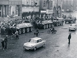 Prostějovem v neděli 25. srpna 1968 projela velká sovětská vojenská kolona,...