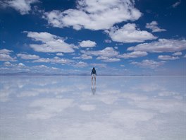 Největší solná poušť světa Salar de Uyuni v Bolívii se po dešti mění v obrovské...