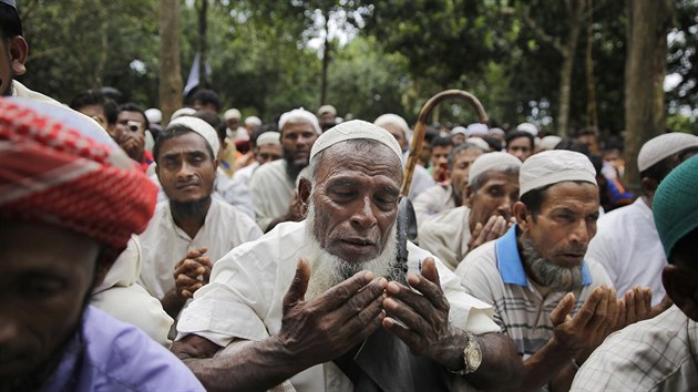 Rohingov protestuj v Bangladi proti barmsk armd, kter se dopustila genocidy na tomto muslimskm etniku. (25. srpna 2018)