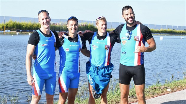 esk tykajak ve sloen Jakub Zavel, Radek louf, Josef Dostl a Jan trba slav prvn msto v semifinle na 500 m na MS v Portugalsku.