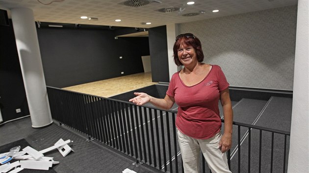 �editelka novom�stsk� Z�kladn� um�leck� �koly Eva Mo�nerov� ukazuje nov� �koln� prostory. 
V�uka by v nich podle harmonogramu m�la za��t 10. z���.