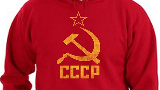 Pipomnka totalitnho reimu SSSR na trikch z americkho Wallmartu.