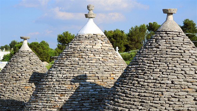 Typick stavby s kuelovitmi stechami  trulli  v Alberobellu