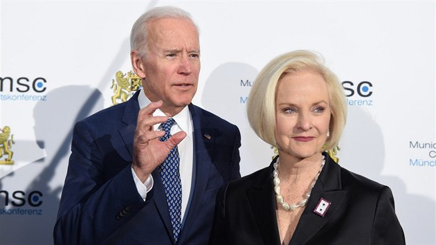Bval viceprezdient USA Joe Biden a Cindy McCainov (17. nora 2018)