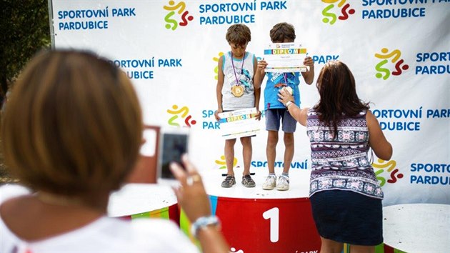 Děti si během Sportovním parku Pardubice 2018 mohly vyzkoušet sporty podle vlastního výběru. Soutěžily s pomocí hracích karet, po zdolání deseti či 20 disciplín dostaly diplom, respektive medaili.