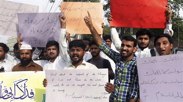 Pákistánem zmítají protesty proti soutěži karikatur proroka Mohameda (29. 8. 2018).