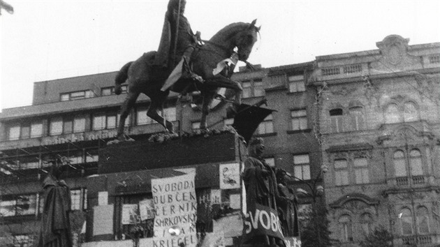Spontánní projevy podpory politickému vedení i nesouhlasu s okupací. Václavské náměstí (srpen 1968)