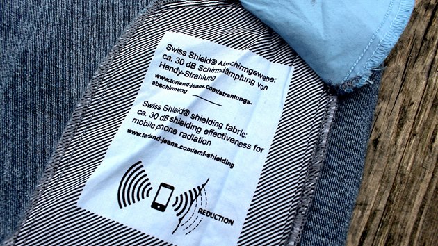 Džíny Innovator rakousko-švýcarské značky Torland Fashion jsou opatřeny speciálními bočními kapsami, které stíní elektromagnetické záření mobilních telefonů