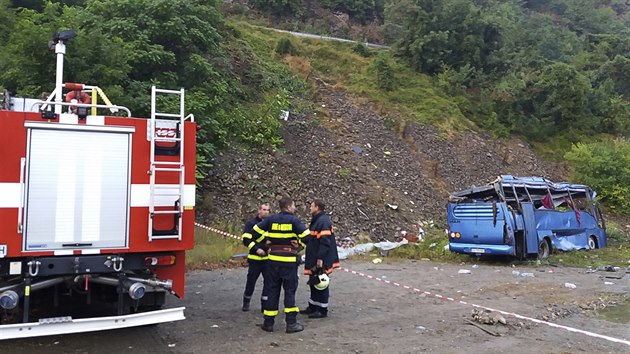Pi nehod autobusu v Bulharsku zemelo nejmn 15 lid, dalch 27 je zrannch (25. srpna 2018).