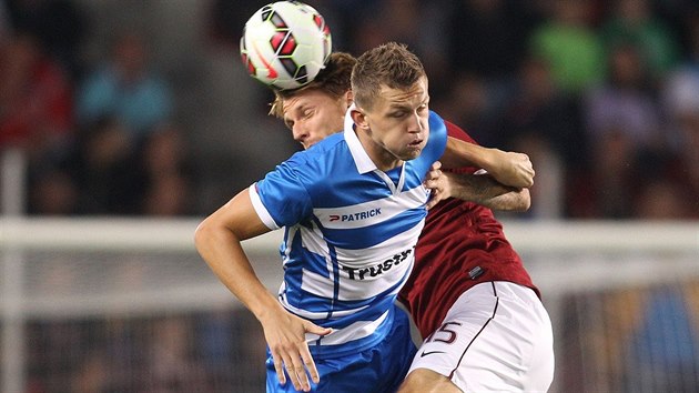 Tom Necid v dresu PEC Zwolle v srpnu 2014 v utkn play off o postup do Evropsk ligy proti Spart. Nyn se do Nizozemska vrac, bude nastupovat za ADO Den Haag.