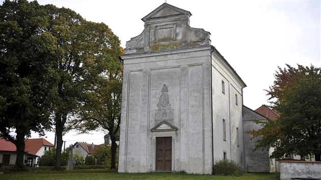 Kapli nechal postavit ve druh polovin 17. stolet majitel hradu Kmen Jan Krytof Malovec jako hrobku.