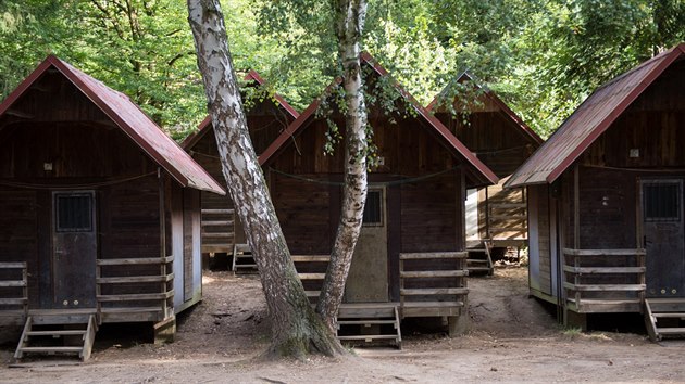 Pohled na letn� d�tsk� t�bor z 27. srpna 2018 u mal� vesnice Kut��n na Chrudimsku, kter� bude muset ustoupit rozs�hl� protipovod�ov� stavb� na �ece Krounka.