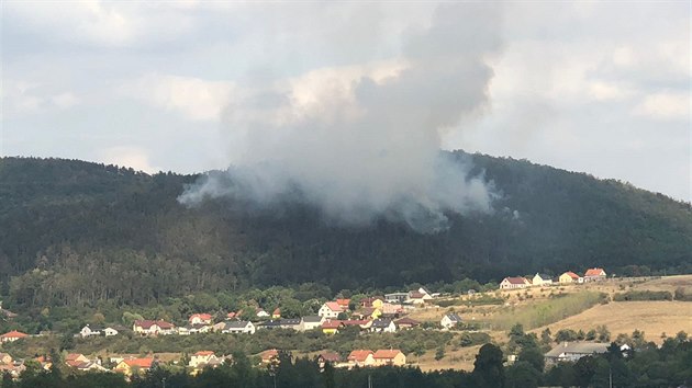 U obce Chodoun na Berounsku ho les. Hasii vyhlsili tet stupe pornho poplachu (21.8.2018)