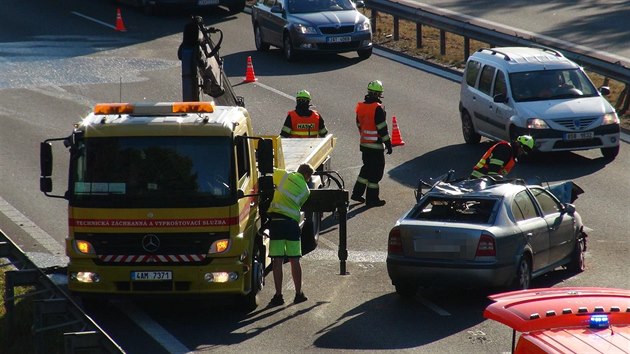 Osobn auto se srazilo na dlnici D5 nedaleko Berouna s konm. idi zemel, k tak. (27.8.2018)