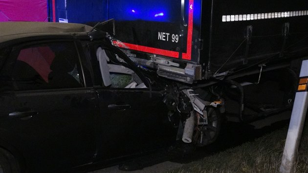 Pi nehod kamionu a osobnho auta na dlnici D10 zemel idi osobnho vozu. (26.8.2018)